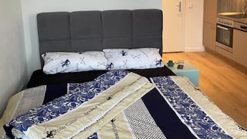 1 quarto, Wi-Fi de cortesia, roupa de cama