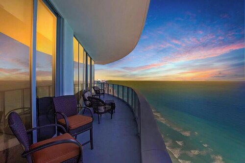 2BR Oceanfront penthouse with pools