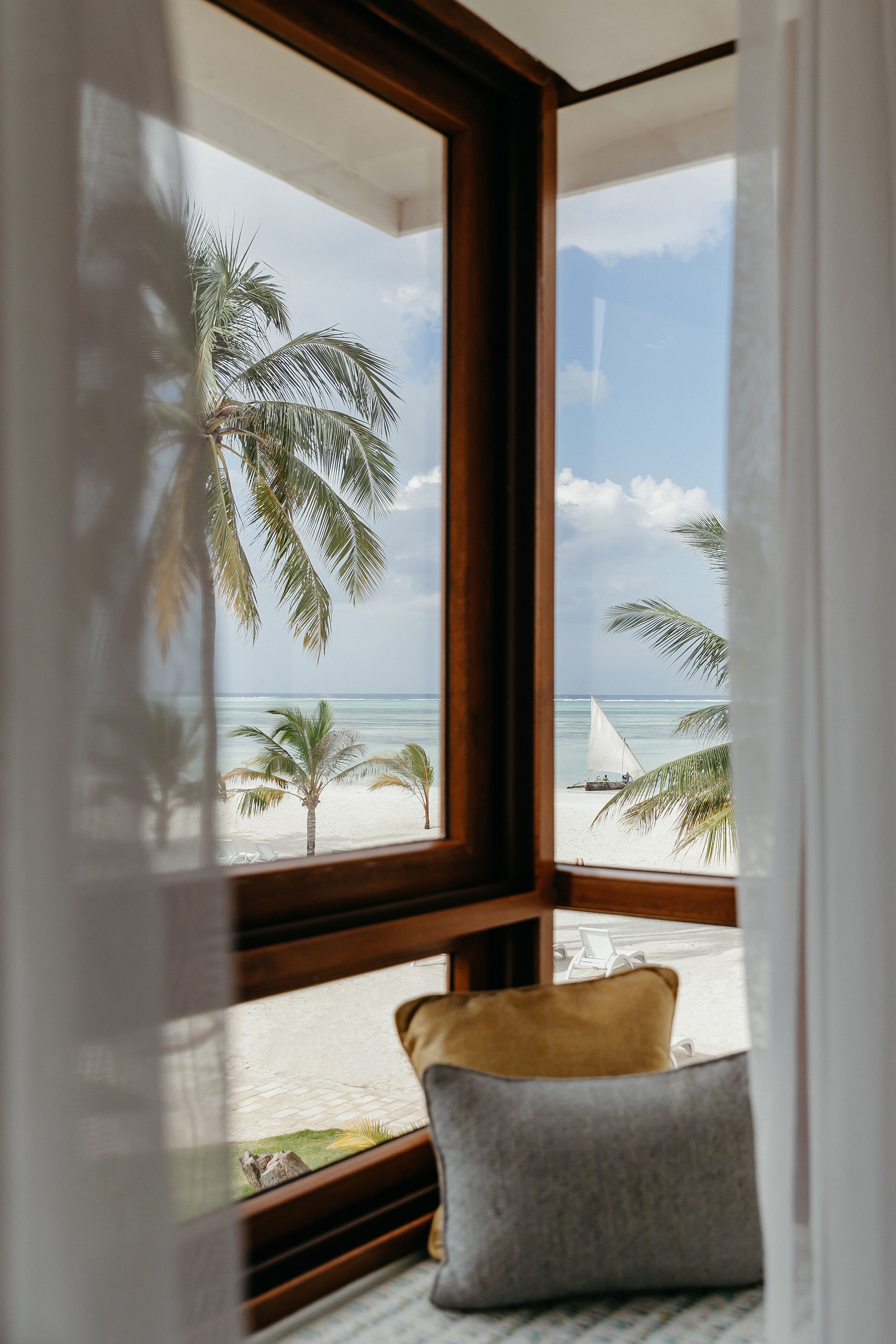 Executive Room, Beachfront | In-room safe, desk, blackout drapes, free cribs/infant beds