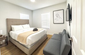 2 bedrooms, iron/ironing board, travel cot, free WiFi - Cozy Stylish Chic Home Ybor, DT Central Location (Tampa)