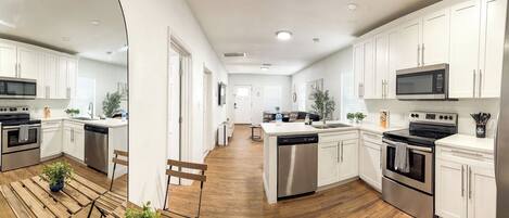 Refrigerador, microondas, horno, placa de cocina