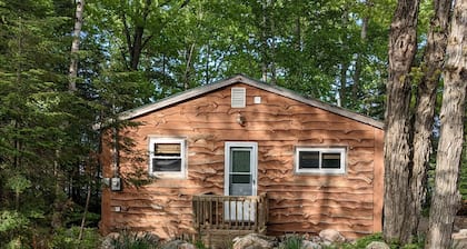 Private lakefront cabin on beautiful Munuscong Bay