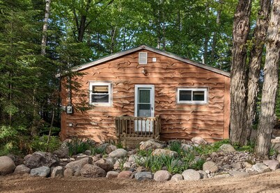Private lakefront cabin on beautiful Munuscong Bay