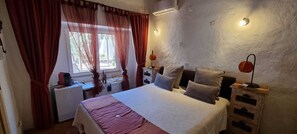 2 slaapkamers, een strijkplank/strijkijzer, gratis wifi, beddengoed