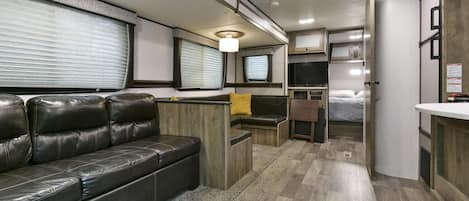 Casa móvil (Givens Glamper- 2021 Heartland W/thre) | Exterior