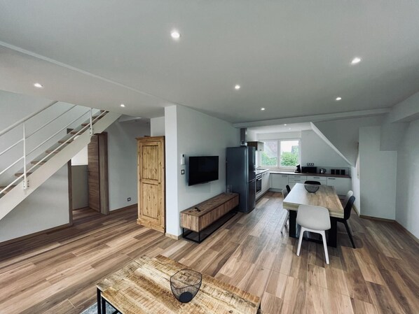 Dining - 4-room duplex gîte with mountain-view terrace (Wintzenheim)