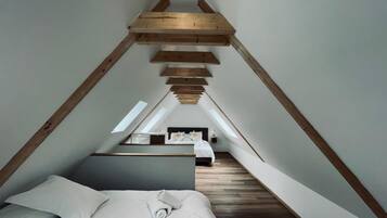 3 bedrooms, iron/ironing board, WiFi, bed sheets