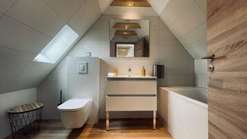 Ensemble douche/baignoire, sèche-cheveux, serviettes fournies