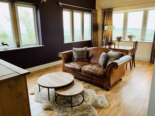 One bed Detached Converted Barn With Panoramic Views of the Wharf & Aire Valley