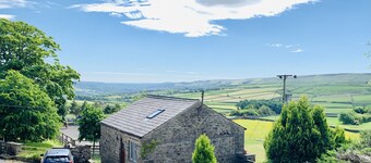 One bed Detached Converted Barn With Panoramic Views of the Wharf & Aire Valley