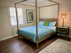 3 habitaciones, tabla de planchar con plancha y cuna de viaje 