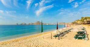 On the beach - Luxurious Ocean Front 2 BD Suite, 1170 sf (Cabo San Lucas)