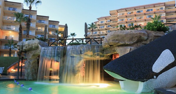 Outdoor pool, a heated pool - Luxurious Ocean Front 2 BD Suite, 1170 sf (Cabo San Lucas)