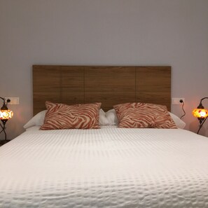 2 chambres, fer et planche à repasser, Wi-Fi gratuit, draps fournis