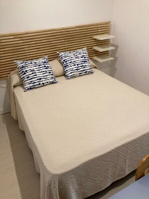 2 habitaciones, tabla de planchar con plancha y wifi gratis 
