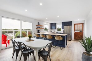 Fridge, microwave, oven, stovetop - HOT TUB! Sunset Views. Walk to Beach. Pet Friendly. Sleeps 10! (Westport)