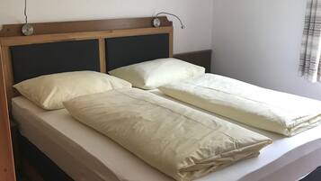 2 slaapkamers, reisbedje, gratis wifi, beddengoed