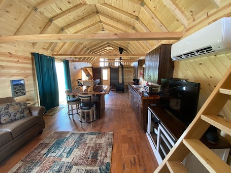 TV, video games, DVD player, books. BISON Ranch~Cabin~Heat~A/C~Huge Views~ Bison within walking distance