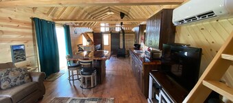 BISON Ranch~Cabin~Heat~A/C~Huge Views~ Bison within walking distance