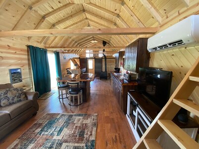 BISON Ranch~Cabin~Heat~A/C~Huge Views~ Bison within walking distance