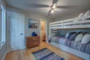 4 chambres, fer et planche à repasser, accès au Wi-Fi (inclus)