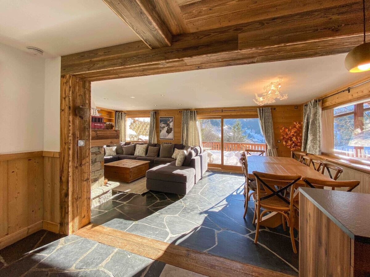 電視、壁爐、書籍、音響