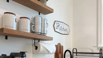 冰箱、微波炉、炉灶、电热水壶