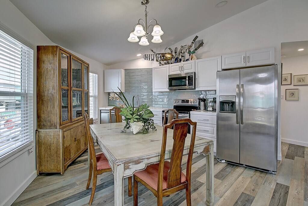 Refrigerador, microondas, horno, placa de cocina