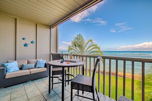 Outdoor dining - DISCOUNT Sept/Oct/Nov/Dec - Oceanfront Studio! (Lahaina)