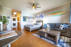 1 bedroom, iron/ironing board, free WiFi, bed sheets - DISCOUNT Sept/Oct/Nov/Dec - Oceanfront Studio! (Lahaina)