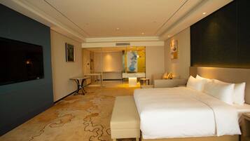 Room, 1 King Bed, Smoking