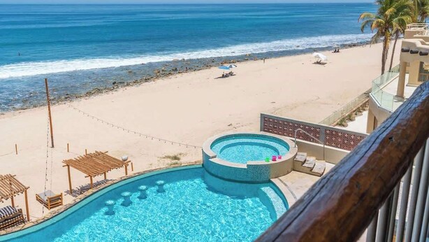 A pool with a view of the beach and ocean. - Oceanfront  Condo at Costa Azul Beach ! (San José del Cabo)