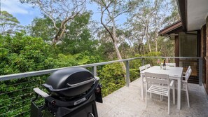 Outdoor dining - Alencon | Charming home with 2 Fireplaces in a bush setting (Blackheath)