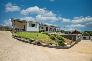 Exterior - Maison Sugar Cane - Vista panorámica y piscina de desbordamiento (Sainte-Rose)