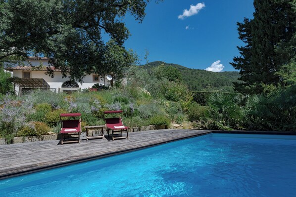 حمّام سباحة خارجي