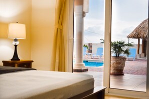 6 chambres, coffres-forts dans les chambres, fer et planche à repasser