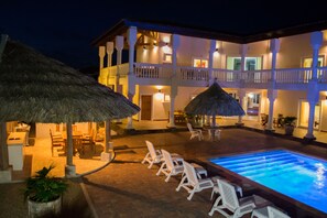 Outdoor pool - Private luxury villa with sea views in Palm Beach! (NOORD)
