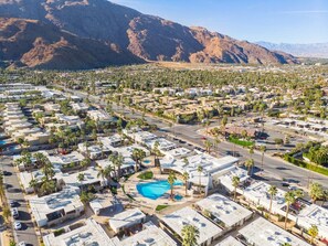 Exterior - Mid-Century Modern Gem with a BBQ Patio (Palm Springs)