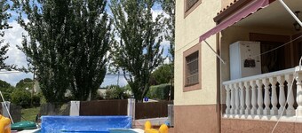 Habitación en Chalet con Piscina