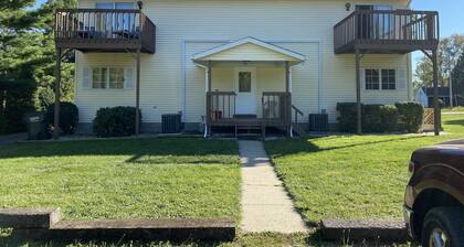 Country apartment less than a hour to Cleveland, Akron, Mohican & Amish Country!