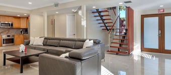 Luxury 5BR Villa Heated Pool & Entertainment Room