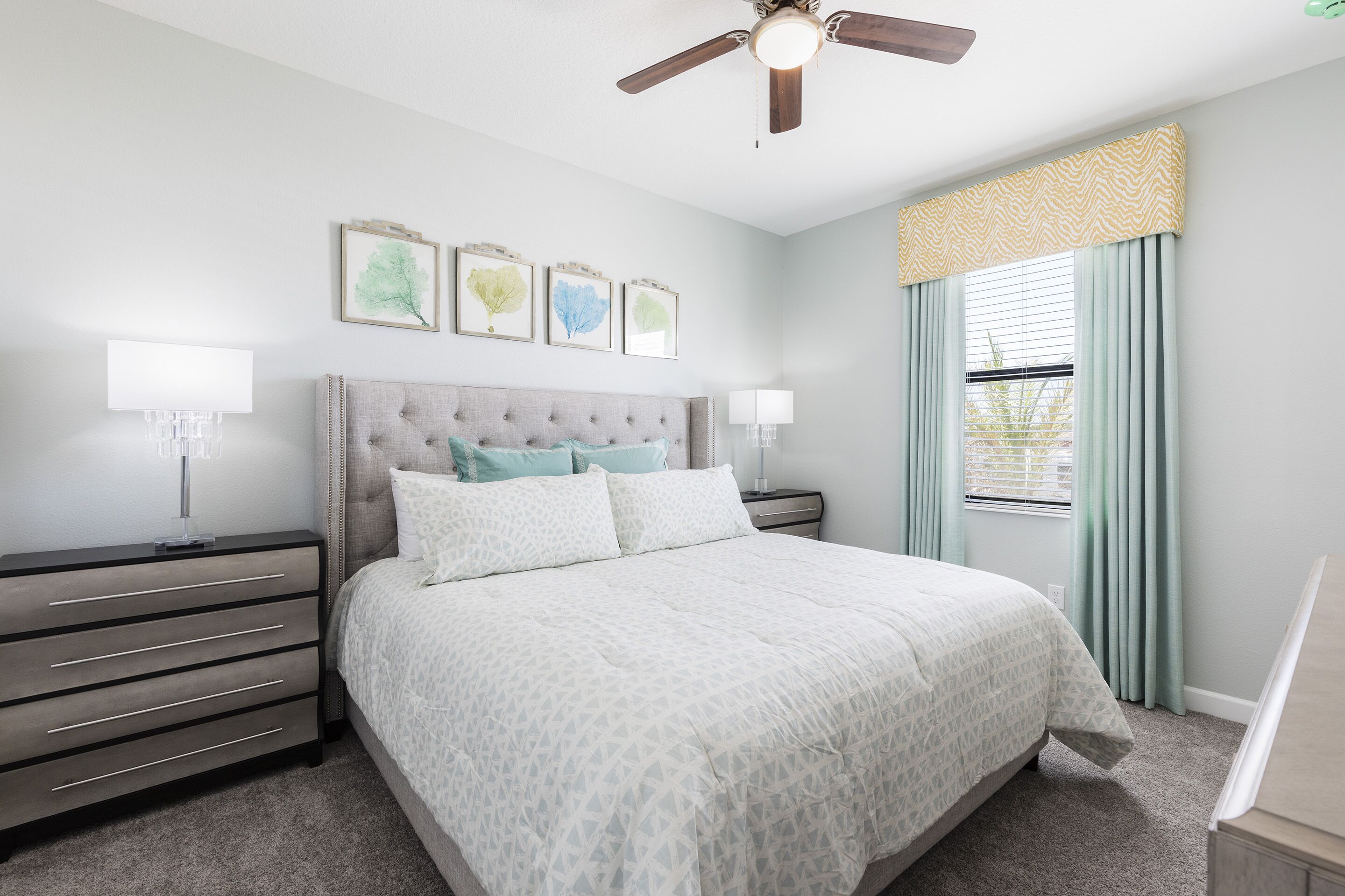 8 habitaciones, tabla de planchar con plancha, wifi y ropa de cama 