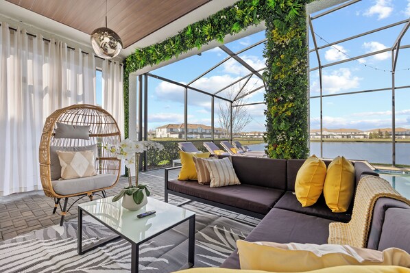 Télévision, baby-foot, chaîne hi-fi