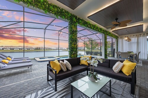 Ultimate Lakeview Villa with Everything!