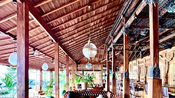 3 bares, bar junto a la piscina, bar en la playa