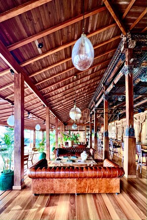 3 bares, bar junto a la piscina, bar en la playa