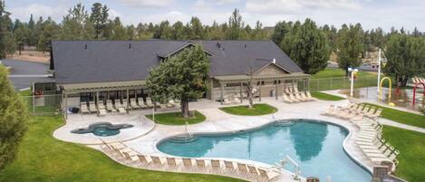 屋内プール、屋外プール