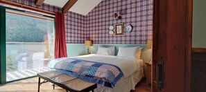 2 chambres, coffres-forts dans les chambres, fer et planche à repasser