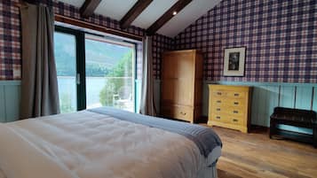 2 bedrooms, in-room safe, iron/ironing board, free WiFi