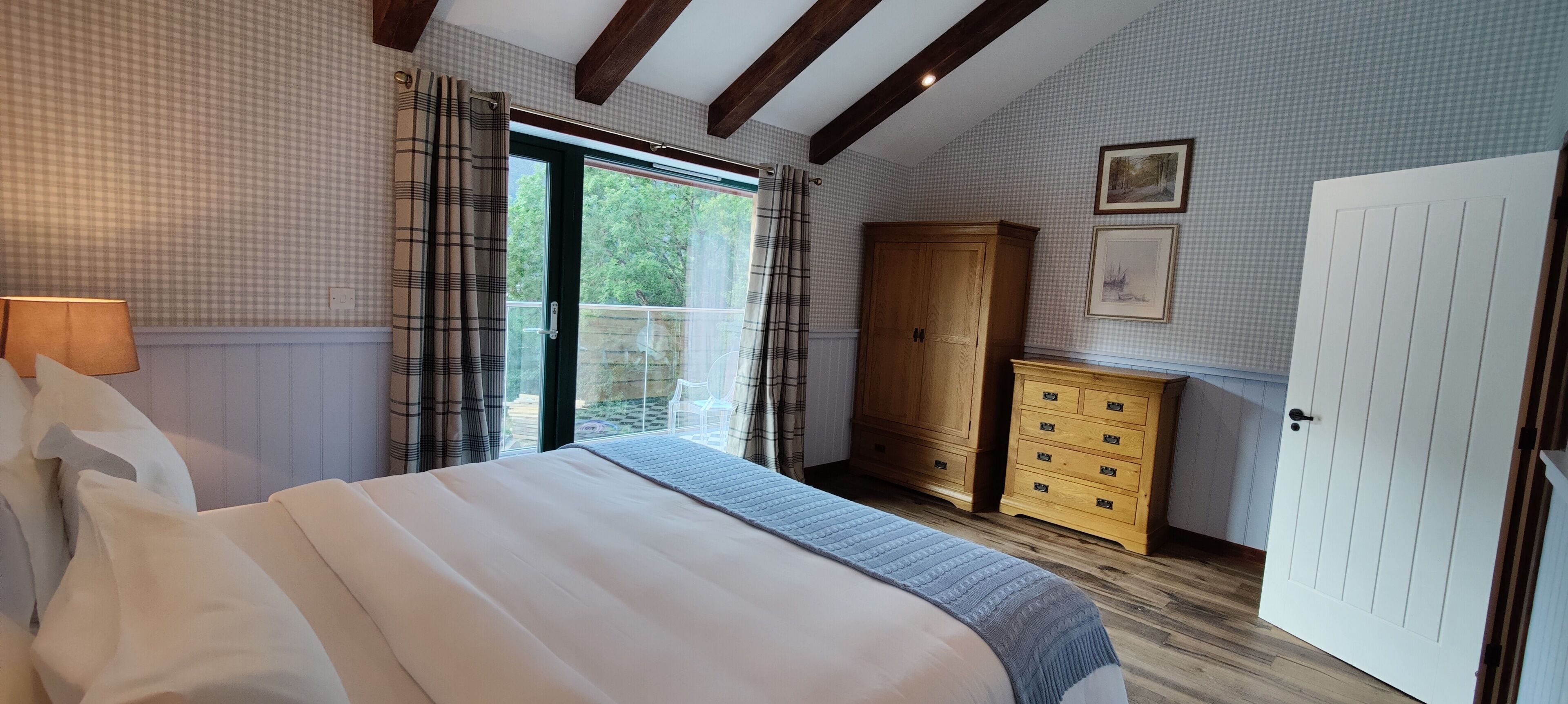 2 slaapkamers, een kluis op de kamer, een strijkplank/strijkijzer